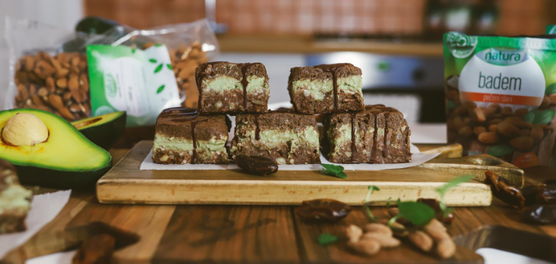 Raw browniesi jednostavno ne bi bili toliko fini, ali i zdravi, bez kokosa!